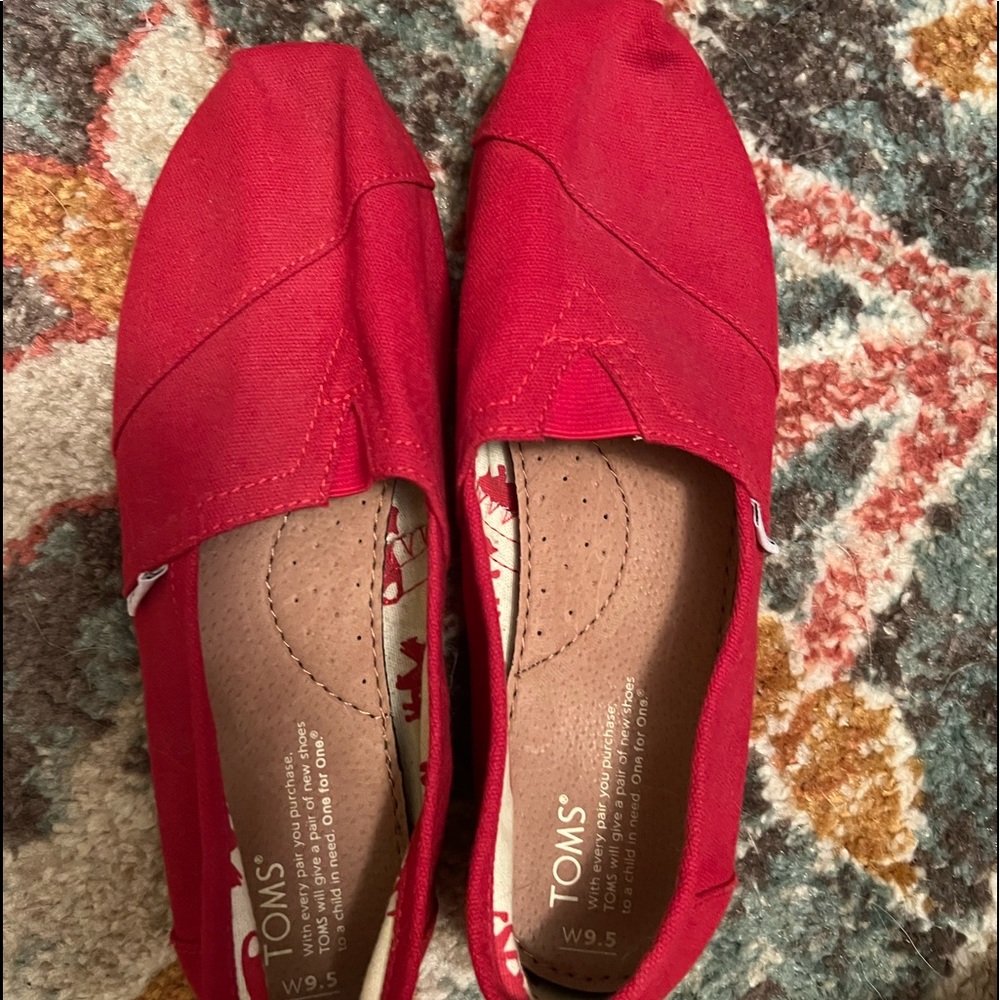 Brand New, Never Worn!! Red Toms size 9.5